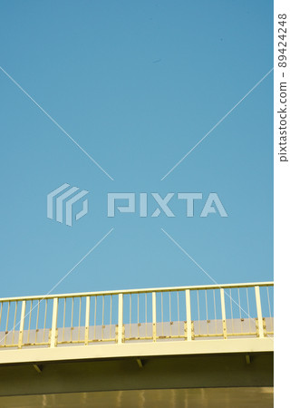 人行天橋 89424248