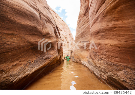 Slot canyon 89425442