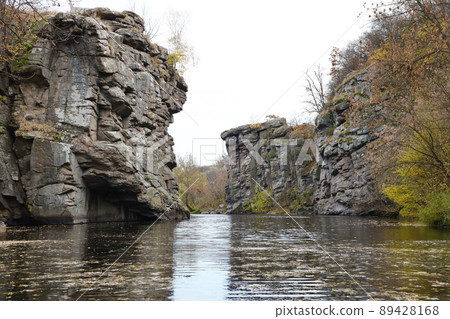 Granite rocks of Bukski Canyon with the Girskyi Tikych River. Picturesque landscape and beautiful place in Ukraine 89428168
