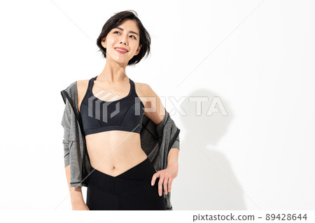 Portrait of a woman wearing sportswear 89428644