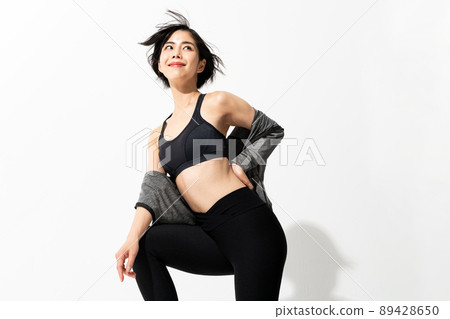 Portrait of a woman wearing sportswear 89428650