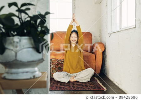 A woman doing yoga at home 89428696