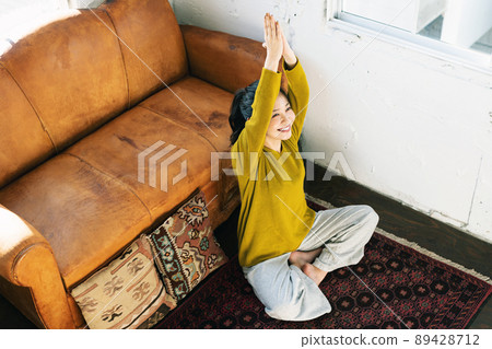 A woman doing yoga at home 89428712