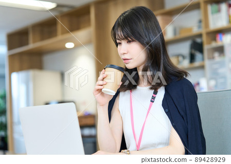 Business person telework online conference video conference video conference web conference Business person telework online conference video conference video conference web conference 89428929
