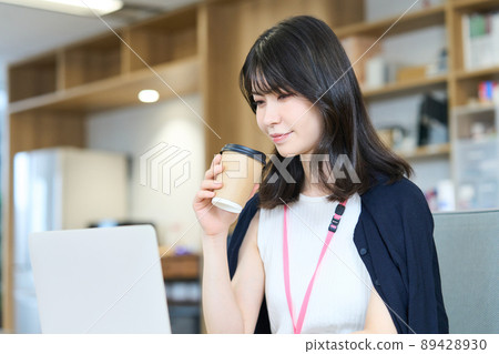 Business person telework online conference video conference video conference web conference Business person telework online conference video conference video conference web conference 89428930