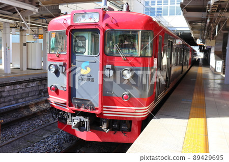 Shinano Railway Series 115 Regular Train (Nagano Station) 89429695