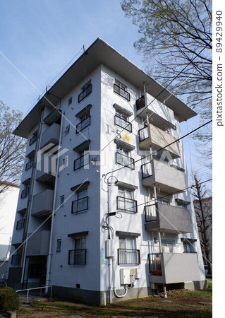 Point house in Kodaira housing complex 89429940