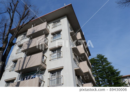 Point house in Kodaira housing complex 89430006