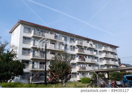 Landscape of apartment complex 89430127