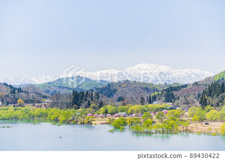A seasonal submerged forest can be seen in the GW of Lake Shirakawa in Iide Town, Yamagata Prefecture, which is popular outdoors. A seasonal submerged forest can be seen in the GW of Lake Shirakawa in Iide Town, Yamagata Prefecture, which is popular outdoors. 89430422