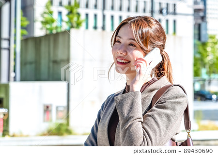 A young business woman calling in Tokyo Marunouchi A young business woman calling in Tokyo Marunouchi 89430690