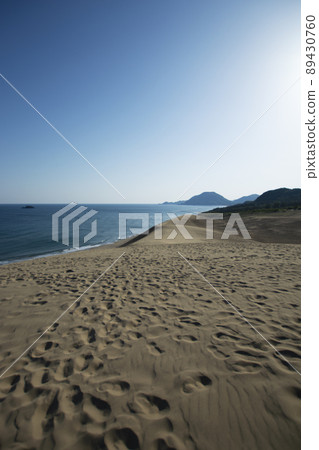 Morning view of Tottori Sand Dunes Morning view of Tottori Sand Dunes 89430760