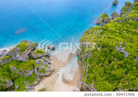 Drone photography of the mysterious Shirumichu beach and blue sea of tropical Okinawa 89431406
