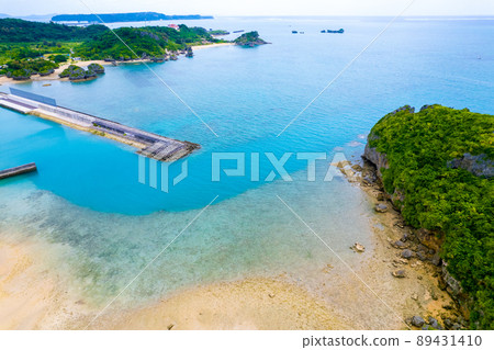 Drone photography of the mysterious Shirumichu beach and fishing port of tropical Okinawa Drone photography of the mysterious Shirumichu beach and fishing port of tropical Okinawa 89431410