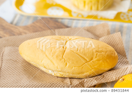 Refreshing lemon bread Refreshing lemon bread 89431844