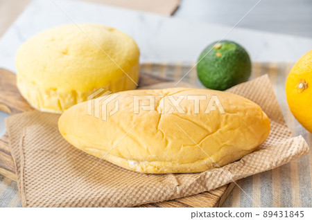 Refreshing lemon bread and steamed bread 89431845