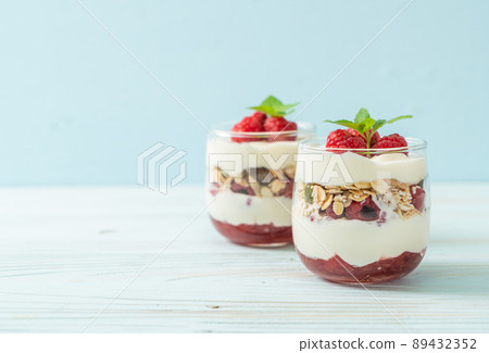 fresh raspberry and yogurt with granola 89432352