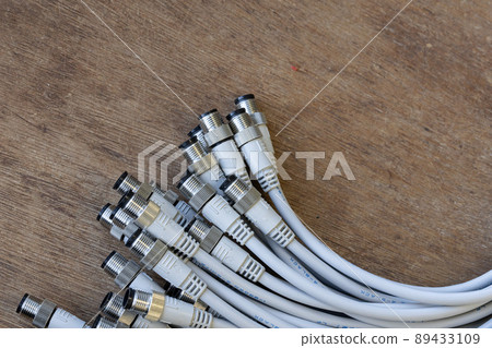 加工成連接機器的電線 89433109