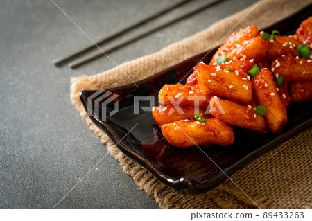 deep fried Korean rice cake (Tteokbokki) skewered with spicy sauce deep fried Korean rice cake (Tteokbokki) skewered with spicy sauce 89433263