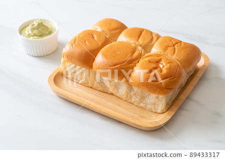 Bread with Thai Pandan Custard Bread with Thai Pandan Custard 89433317