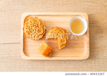 Chinese moon cake durian and egg yolk flavour 89433367