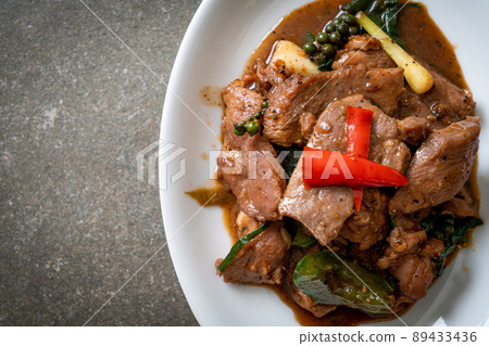 Stir-Fried Black Pepper with Duck 89433436