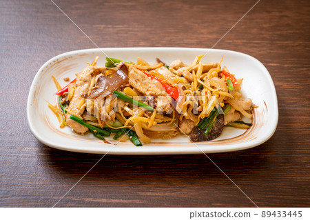 stir-fried chicken with ginger stir-fried chicken with ginger 89433445