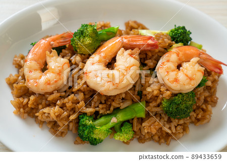 fried rice with broccoli and shrimps 89433659