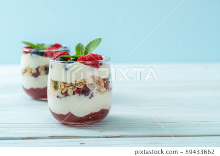 homemade raspberry and blueberry with yogurt and granola 89433662