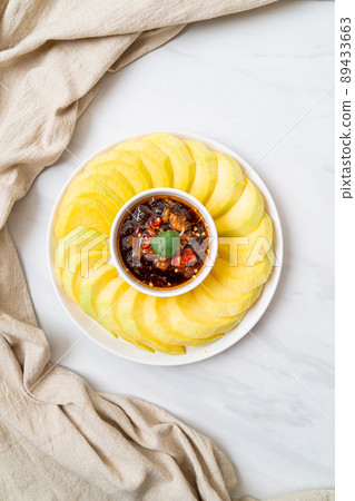 fresh mango with sweet fish sauce dipping 89433663