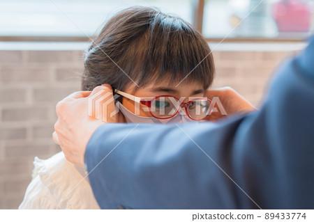 眼鏡首次亮相 兒童眼鏡 弱視 89433774