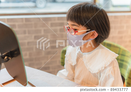 眼鏡首次亮相 兒童眼鏡 弱視 89433777