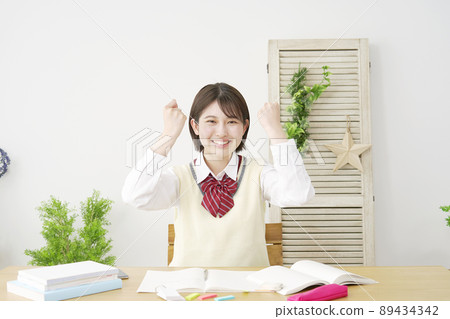Female high school student study guts pose 89434342