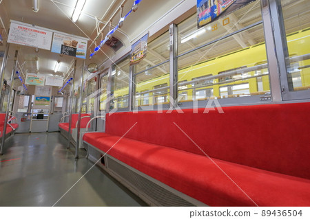 Long-seat seats on the streetcar (Retro Denshakan, Streetcar 2000, No. 2017, Nisshin City, Aichi Prefecture) Long-seat seats on the streetcar (Retro Denshakan, Streetcar 2000, No. 2017, Nisshin City, Aichi Prefecture) 89436504