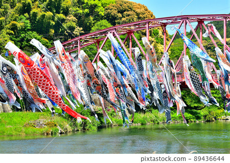 五月鯉魚在香噴噴的佐賀縣川上峽谷游泳 五月鯉魚在香噴噴的佐賀縣川上峽谷游泳 89436644