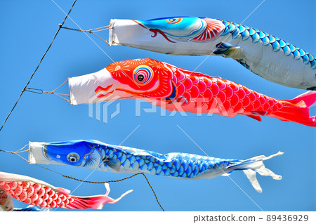 五月鯉魚在香噴噴的佐賀縣川上峽谷游泳 89436929