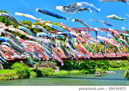May carp swimming in the fragrant Kawakami Gorge, Saga Prefecture 89436935