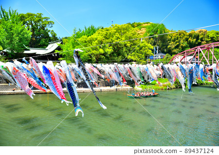 May carp swimming in the fragrant Kawakami Gorge, Saga Prefecture May carp swimming in the fragrant Kawakami Gorge, Saga Prefecture 89437124