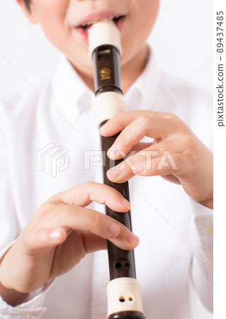 吹豎笛的男孩 89437485