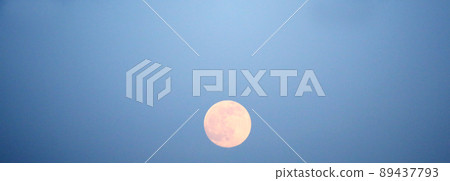 天空和月亮 89437793