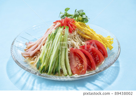 Chilled Chinese cold noodles Chilled Chinese cold noodles 89438002