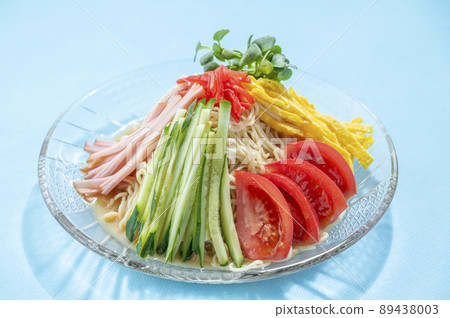Chilled Chinese cold noodles Chilled Chinese cold noodles 89438003