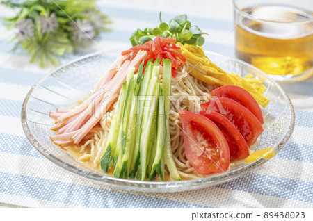 Chilled Chinese cold noodles 89438023