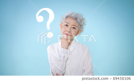 Senior woman with doubt Senior woman with doubt 89438106