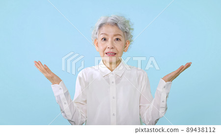 Senior woman protesting 89438112