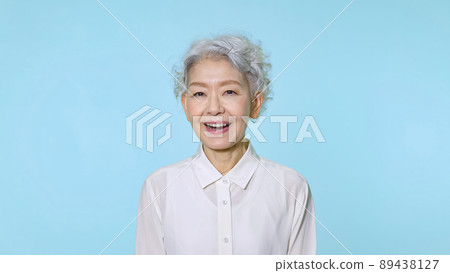 A smiling senior woman 89438127