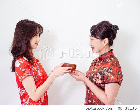 Mature Cheongsam Mother Cheongsam Cheongsam Female Cheongsam White background by Nakataki A wooden head-made hot water bowl (Traditional flag by Tobori). Mature Cheongsam Mother Cheongsam Cheongsam Female Cheongsam White background by Nakataki A wooden head-made hot water bowl (Traditional flag by Tobori). 89439139