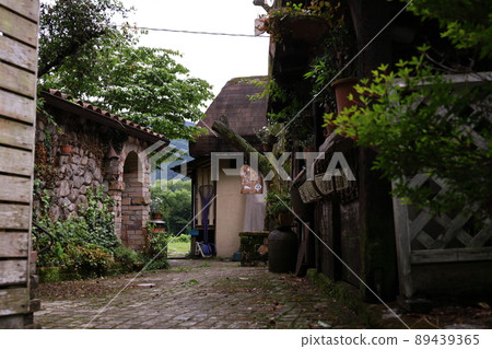 Lake Wood Resort with beautiful fresh greenery Lake Wood Resort with beautiful fresh greenery 89439365