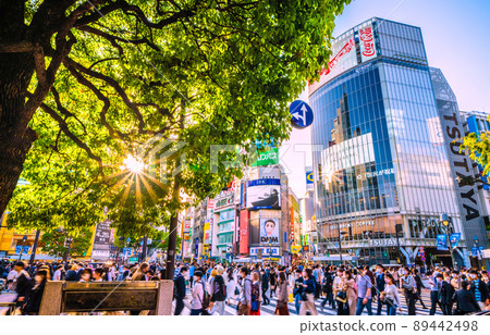 日本東京街景 新系統在日本首次確認 ・ 不同於 Omicron 菌株 XE 的系統。新鮮的綠色澀谷是一個驚人的人群 = 4 月 28 日 日本東京街景 新系統在日本首次確認 ・ 不同於 Omicron 菌株 XE 的系統。新鮮的綠色澀谷是一個驚人的人群 = 4 月 28 日 89442498