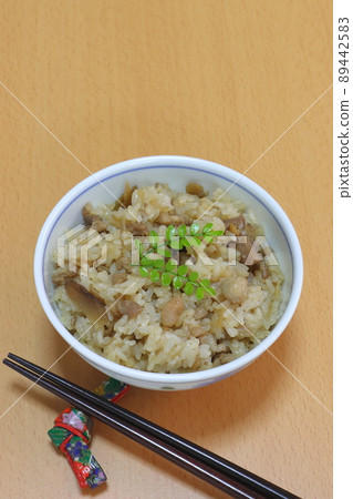 Chicken rice (local cuisine) 89442583